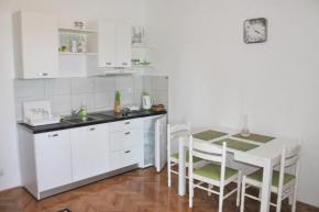Отель Apartment Bile  Каштел Камбеловац